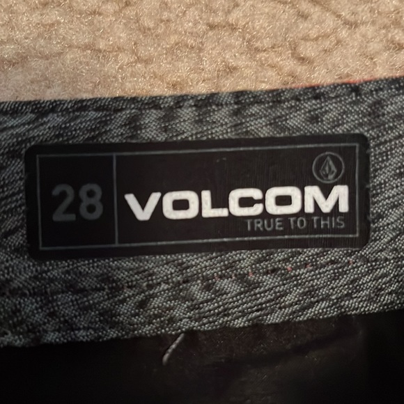 Volcom boys shorts - Picture 3 of 3